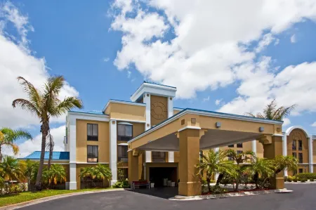 Holiday Inn Express Vero Beach-West (I-95) by IHG Отели в г. Уэст-Виро-Корридор