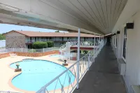 Friendship Inn Hotels near FamCamp