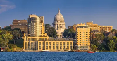 The Edgewater Hotel dekat Wisconsin IceCube Particle Astrophysics Center