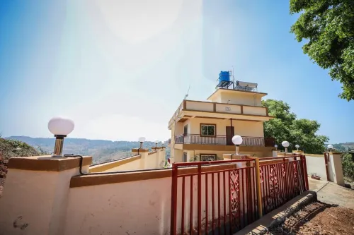 Royal Palace Panchgani Hotels in Dandeghar