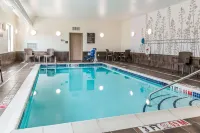 Sleep Inn & Suites Cumberland - Pools