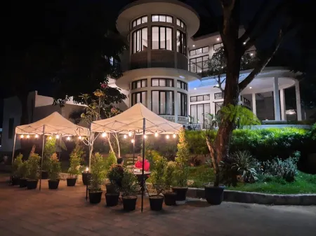 Greentrees Guest House Отели рядом с достопримечательностью «Malang City Square»