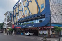 RedDoorz Premium Near Bandung Station Hotels in Andir
