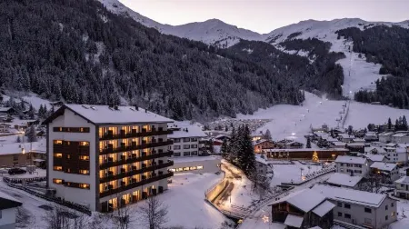 Hotel Krone Churwalden Отели в г. Курвальден