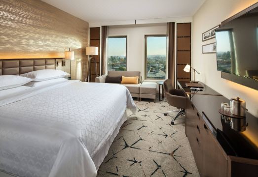 Sheraton Los Angeles San Gabriel lobby