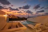 Adanresort Lana Villa Suite Hotels in Мотобу