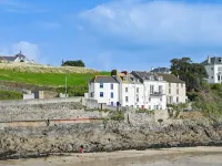 Dreckly Tides Hotels in 