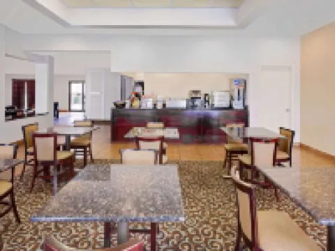 Super 8 by Wyndham Plainview Hotels in Plainview