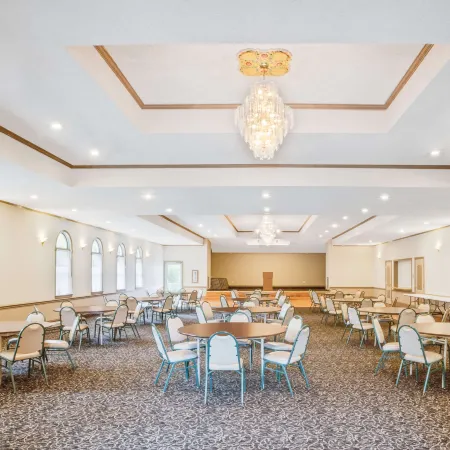 Super 8 by Wyndham Brooklyn Hotels in Jackson County