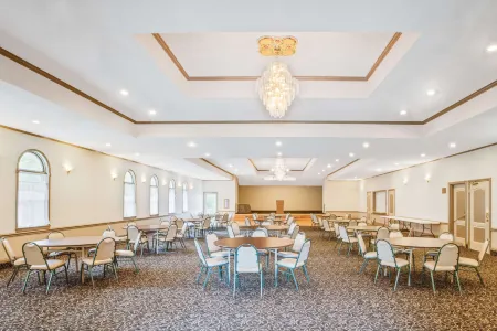 Super 8 by Wyndham Brooklyn