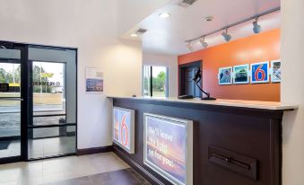 Motel 6 Moss Point, MS