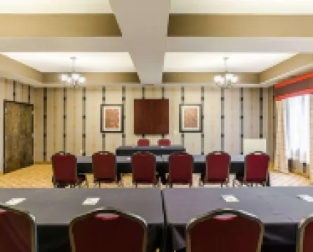 คอมฟอร์ต อินน์แอนด์สวีทส์ ลอเรนซ์ - ย่านมหาวิทยาลัย