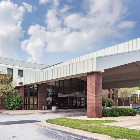 Ramada by Wyndham Bettendorf