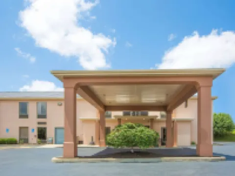 Howard Johnson by Wyndham Beckley Hotels in Beckley