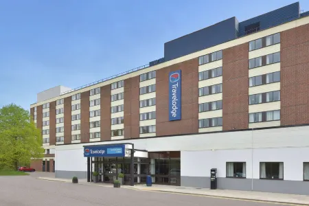 Travelodge Gatwick Airport Central Отели рядом со станцией Gatwick Railway Station