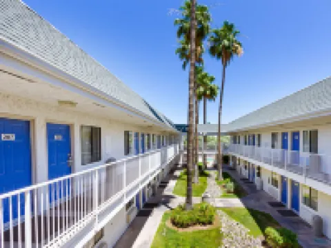 邁措沃南6號汽車旅館 梅薩酒店