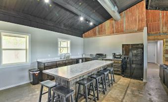 Spacious Palo Pinto Home Private Dock and Pool