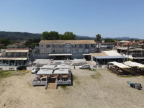 Aqua Luxury Suites by Estia Hotels in Roda