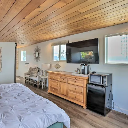Waterfront Ferndale Home Deck and Beach Access