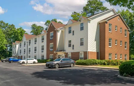 Extended Stay America Suites - Newport News - Yorktown Отели рядом с достопримечательностью «Национальный исторический парк Йорктаун Батлфилд | Колониал»