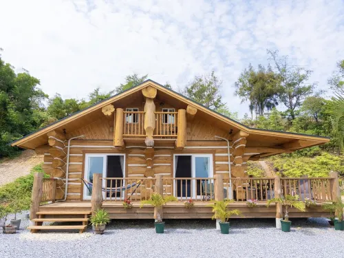 Warayunya Hotel a Higashi