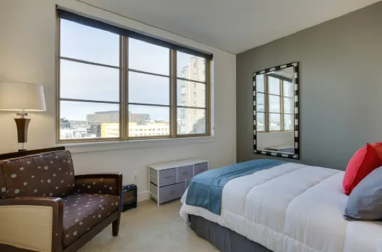 Modern 1Br Apartment - Free Parking!