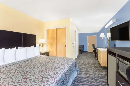 Days Inn & Suites by Wyndham Peachtree Corners/Norcross Отели рядом с достопримечательностью «Парк Бетти Молдин»