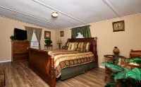 Pleasant Days Lodging Tropical Master Suite