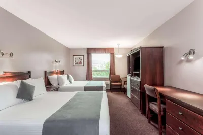 Super 8 by Wyndham Lake Country/Winfield Area فنادق في 