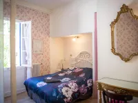 La Roseraie Hôtels à : Lodève