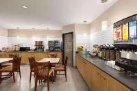 Country Inn & Suites by Radisson, Dalton, GA - Desayuno