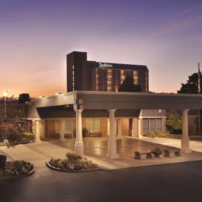 Radisson Hotel Louisville North Các khách sạn gần Tổ hợp giải trí Fourth Street Live