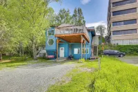 Rustic Anchorage Hideaway Walk to Coastal Trail!