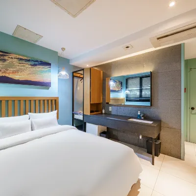 H-Avenue Hotel Yeoksam Hotels near Eonju Station