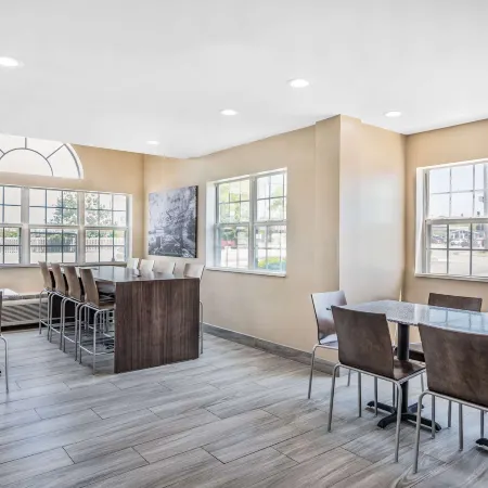 Super 8 by Wyndham Joliet