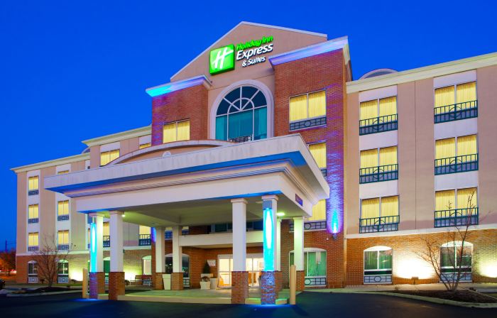 Holiday Inn Express & Suites WOODBRIDGE by IHG
