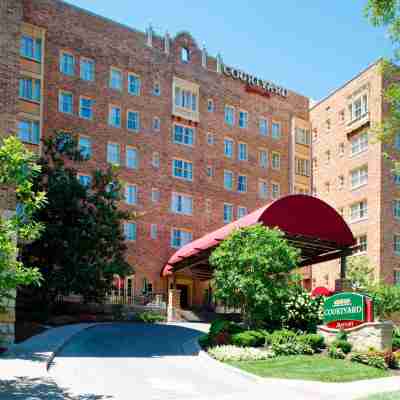 Courtyard Kansas City Country Club Plaza Hotel Exterior