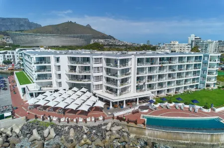 Radisson Collection Hotel, Waterfront Cape Town Отели рядом с достопримечательностью «Iziko Koopmans-De Wet House»