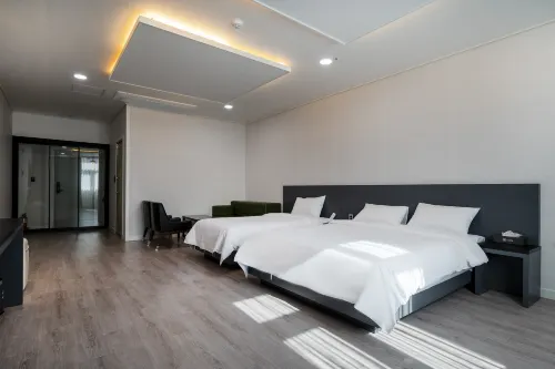 Gangneung Gyeongpodae Jajaknamu - Motels