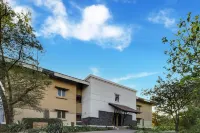 Club Mahindra Tungi, Lonavala Hotel dekat Karla Caves