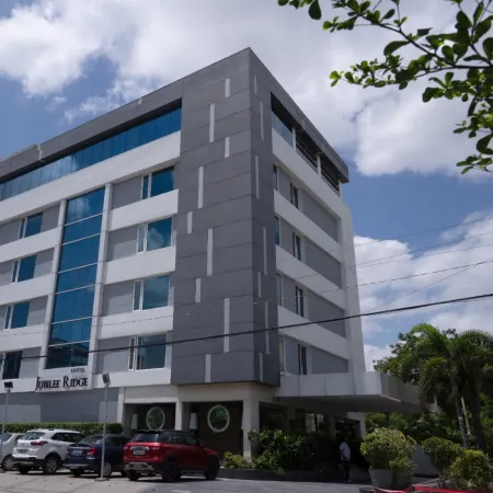 Jubilee Ridge Отели рядом с достопримечательностью «Торговый центр Inorbit»