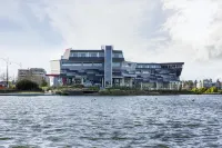 Mercure Melbourne Caroline Springs Hotels in Cobblebank