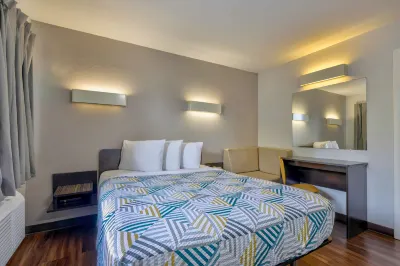 Motel 6 Oshkosh, WI فنادق في أوشكوش