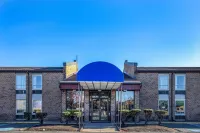 Days Inn Manassas / I-66 Hotels near In & Out
