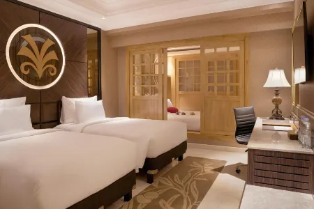 Myko Hotel Makassar Отели рядом с достопримечательностью «Harian Kompas»