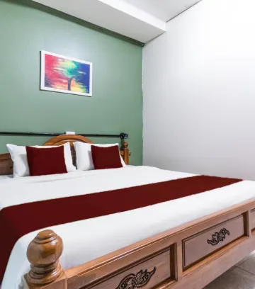 ห้องเตียงใหญ่พร้อมเครื่องปรับอากาศ