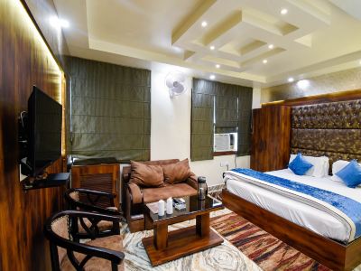 Hotel Mmk-500Mtr from Kanpur Railway Station