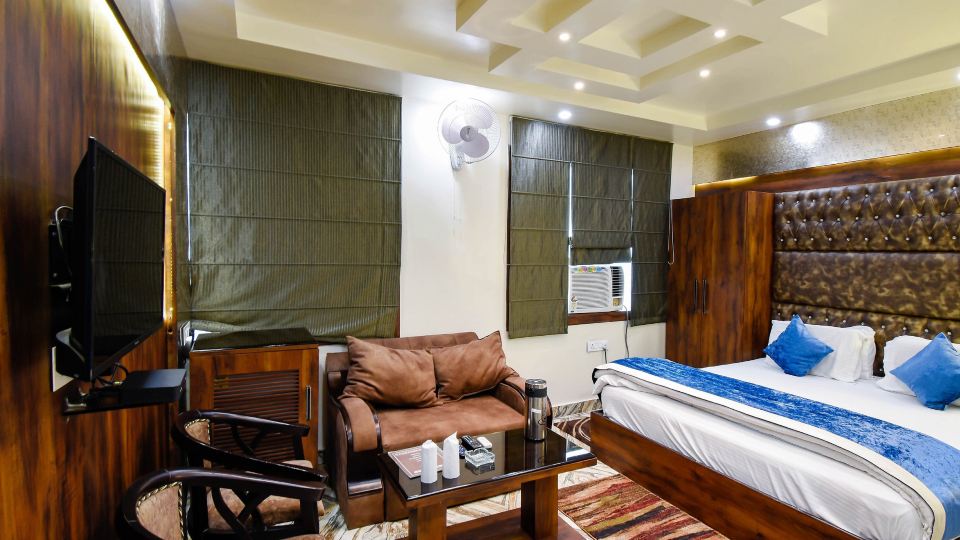 Hotel Mmk-500Mtr from Kanpur Railway Station