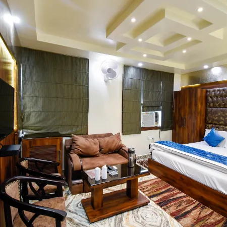 Hotel Mmk-500Mtr from Kanpur Railway Station
