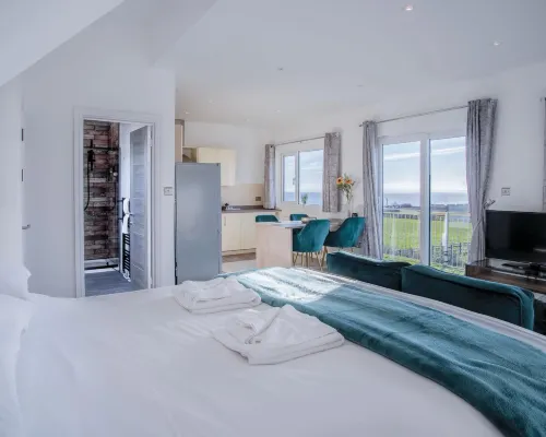 The Penthouse - 1 Bedroom Apartment - Ocean Breeze Hotels in Port Eynon